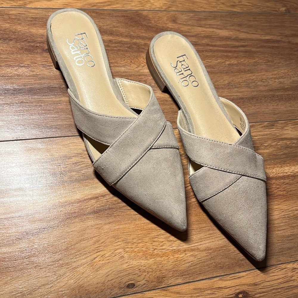 NWOT Beige suede mules